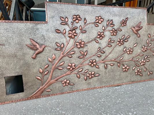 Crédence en cuivre à motifs de cerisiers et de colibris – Décoration murale en métal martelé à la main pour cuisine, cuisinière ou évier – Fabriquée sur commande